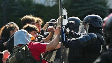 Las violentas protestas estudiantiles en Francia que han dejado más de 1,000 escuelas afectadas y cientos de detenidos