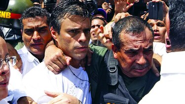Leopoldo López denuncia que teme por su integridad física