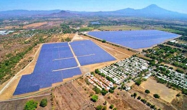 El Salvador inaugura central fotovoltaica más grande en Centroamérica