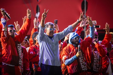 El chavismo y la oposición miden su fuerza en multitudinarias marchas