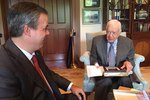Presentan Museo de la Democracia al expresidente de EU Jimmy Carter