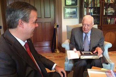 Presentan Museo de la Democracia al expresidente de EU Jimmy Carter