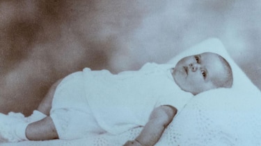 ‘Me dijeron que jamás lo volvería a ver’: las más de 250,000 solteras que fueron forzadas a dar sus hijos en adopción a mediados del siglo pasado en Reino Unido