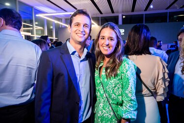 Geely inaugura su primer showroom en Panamá y lanza su nuevo SUV Azkarra, con tecnología híbrida ligera demostrando por qué menos, es más
