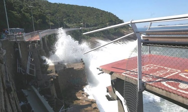 Videos: Olas destruyen ciclovía en Río de Janeiro y deja dos muertos; la inauguraron en enero y costó $12.6 millones