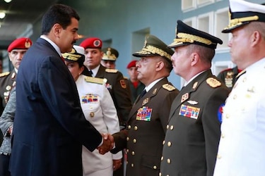 EU restringe visa a 24 funcionarios venezolanos