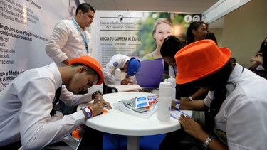 426 jóvenes compiten en concurso de becas de universidades