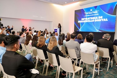 Meduca inicia entrega de 54 mil computadoras con inteligencia artificial a docentes