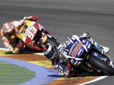 Jorge Lorenzo gana el pulso a Rossi en Valencia y logra su tercer Mundial MotoGP