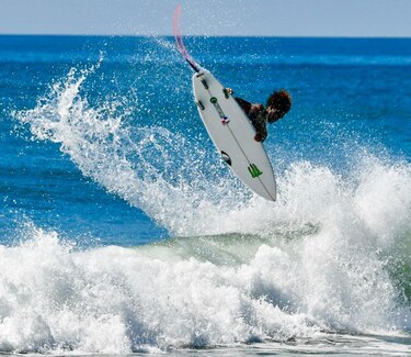 Surfistas panameños avanzan en el ALAS 2020 de El Salvador
