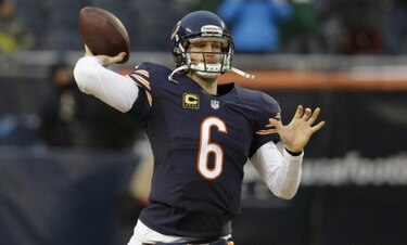 Bears firman a ‘quarterback’ Cutler por siete años