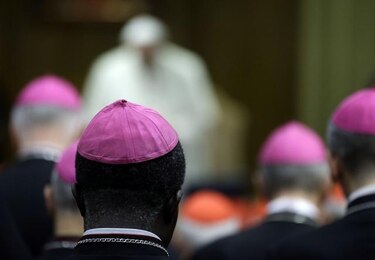 Sínodo aún no tiene decisión sobre apertura a gais y parejas no casadas