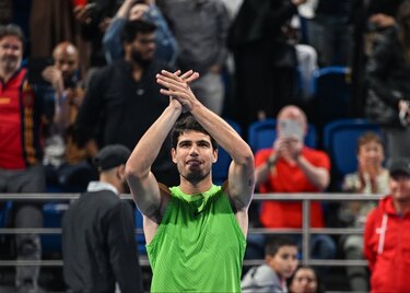 Alcaraz sobrevive al susto y avanza a cuartos de final en Doha