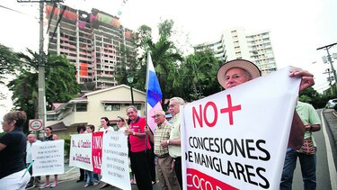 Vecinos de San Francisco acuden a exigir moratoria