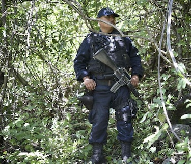 Localizan cuatro nuevas fosas clandestinas con cuerpos calcinados en Iguala