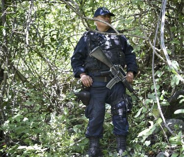 Localizan cuatro nuevas fosas clandestinas con cuerpos calcinados en Iguala