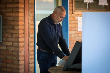 Gran afluencia y cruce de acusaciones en arranque de la votación en Paraguay