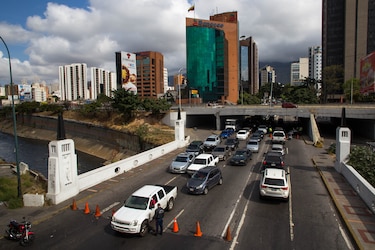 Venezuela dice que sanciones impiden comprar las vacunas contra la Covid-19