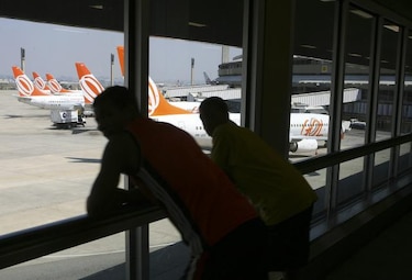 Empleados de aeropuertos de Río harán huelga mañana día de inicio del Mundial