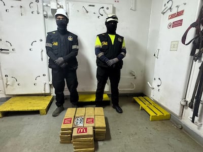 Decomisan paquetes de droga en dos contenedores con destino a Europa