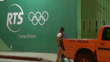 Investigan ‘atentado’ a canal de televisión de Ecuador que sufrió disparos