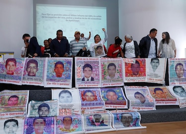 Gobierno abre por dos meses todos los archivos del caso Ayotzinapa a familiares