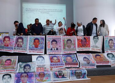 Padres de estudiantes de Ayotzinapa exigen que las Fuerzas Armadas de México entreguen documentos