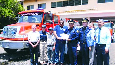 Bomberos estrenan nuevos equipos