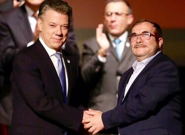 FARC y Gobierno colombiano firman nuevo acuerdo de paz