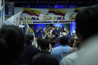 Rivales del candidato a la presidencia de Ecuador Fernando Villavicencio suspenden campañas