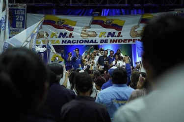 Rivales del candidato a la presidencia de Ecuador Fernando Villavicencio suspenden campañas