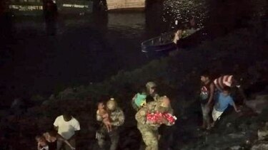 70 personas rescatadas tras encallar embarcación en la Bahía de Panamá