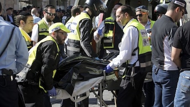 Policía mata a palestina y hiere a otra que apuñalaron a dos israelíes en Jerusalén