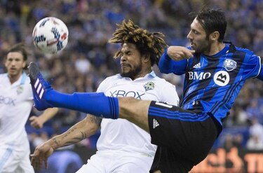 Panameño Román Torres es  suspendido por un partido
