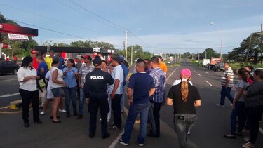 Los Santos: Protestan para reclamar mejoras de carretera