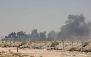 Drones de rebeldes yemeníes atacan instalaciones petroleras en Arabia Saudita