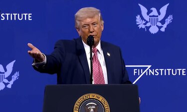 Trump comparte video de ataque militar masivo sin detallar ubicación