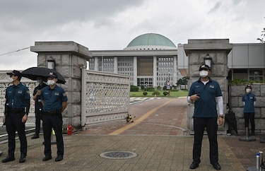 Parlamento de Corea del Sur cierra sus puertas por temor a propagación del coronavirus