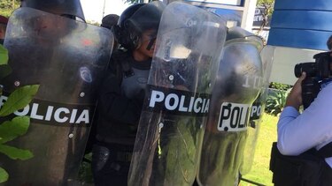 Policía prohíbe a la oposición manifestarse en Nicaragua