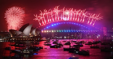 Sídney da la bienvenida al 2020 envuelta en humo pero con fuegos artificiales