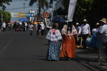 Comienzan los preparativos para el Desfile de las Mil Polleras 2026: alquilan tarimas por $54 mil