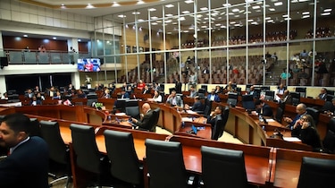 Propuesta para eliminar privilegio de autos enfrenta a diputados