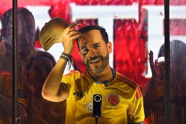 Juez ordena a Abelardo de la Espriella dejar de usar la camiseta de la selección de Colombia en campaña