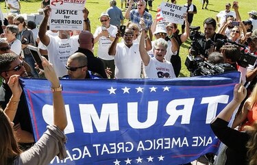 Cientos marchan en Florida un año después de huracán María