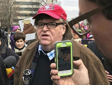 Michael Moore se estrena en Broadway con un espectáculo sobre Donald Trump