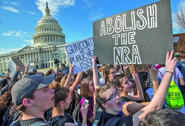 Estudiantes piden más control de armas