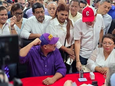 Jorge Herrera inscribe su candidatura a la presidencia del Partido Panameñista al cierre de la jornada de postulaciones