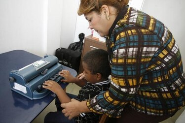 Editan guía para padres que tengan hijos ciegos en Panamá