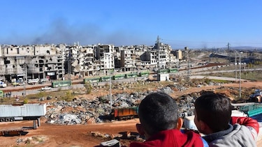 Primeros evacuados de Alepo llegan a territorio rebelde