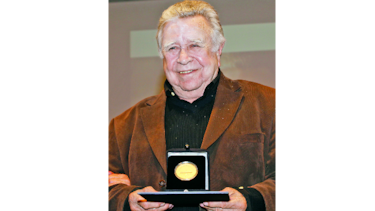 Una medalla para Felguérez
